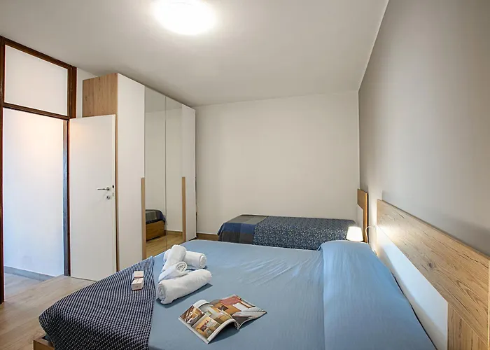 View Terrace Over The Borromean Isla - Happy