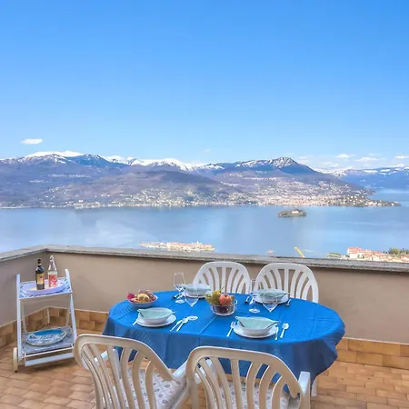 Prázdninový dům View Terrace Over The Borromean Isla - Happy